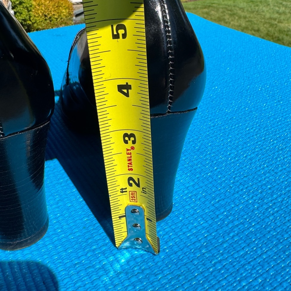 Classic Black Women's Heels - Picture 7 of 7